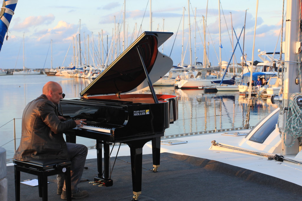 Sailing Piano Strandgut