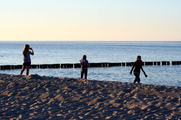 Familie Kinder Strand Dämmerung