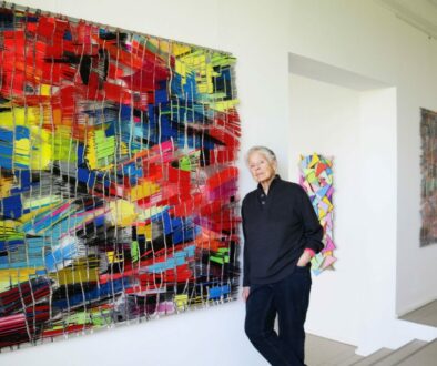 Anka Kröhnke in ihrer Ausstellung - Foto Sabine Hügelland