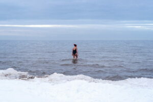 Mut, Meer und Minusgrade – Der Trend des Eisbadens