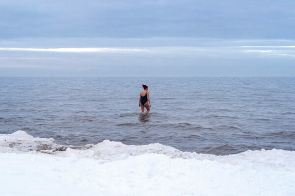 Mut, Meer und Minusgrade – Der Trend des Eisbadens